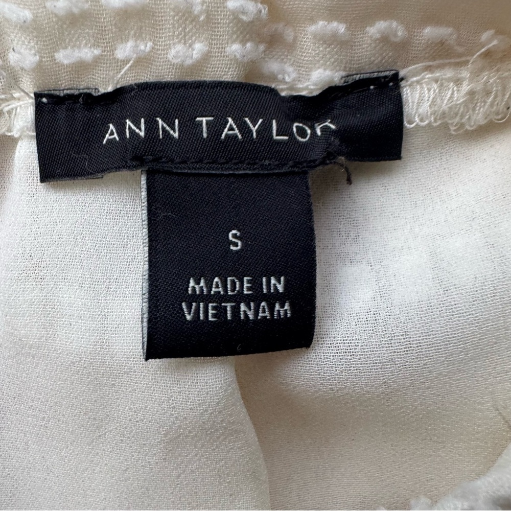 Ann‎ Taylor Cream Pleated Sleeveless Blouse - Picture 3 of 6